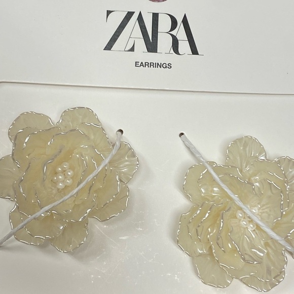 NWOT Zara Ecru Flower-Shaped Earrings with Tonal Beading. - Picture 6 of 8